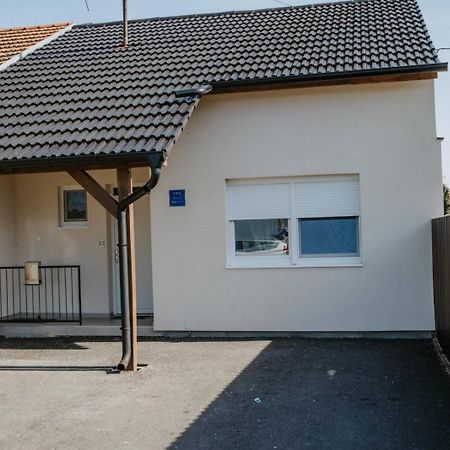 Apartman Luka Vinkovci Exterior foto